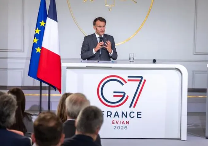 Le président français Emmanuel Macron s'exprime lors d'une réunion avec les dirigeants des groupes d'engagement du G7 à l'Élysée, à Paris, le 10 juin 2026. KEYSTONE - CHRISTOPHE PETIT TESSON / POOL