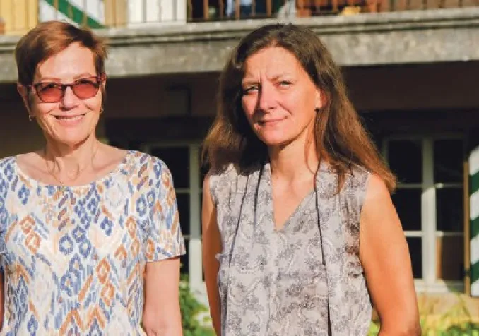 La pasteure Chantal Rapin (à gauche) et la diacre Christel Matthey préparent leur premier festival. ©Elise Dottrens