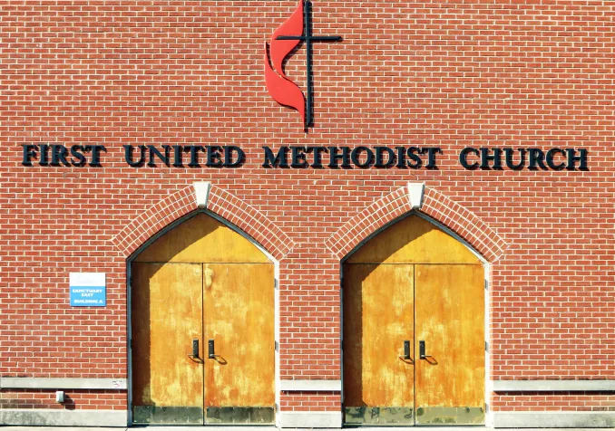 Entrée d'une église méthodiste de Franklin dans le Tennessee ©iStock / TennesseePhotographer