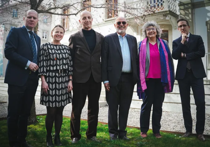 Le groupe de travail mixte : Philippe Leuba, conseiller synodal et président du groupe de travail - Anne Abruzzi, présidente du Conseil synodal - Dominique Kohli, délégué du Synode - Olivier Leuenberger, délégué du Synode - Laurence Bohnenblust-Pidoux, conseillère synodale - Simon Butticaz, délégué du Synode (de gauche à droite) © L.Cogne médias-pro