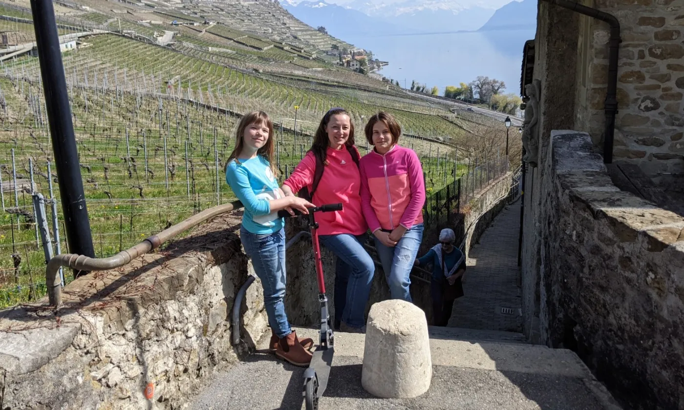 Villette, découverte de la région pour Lilia, Maya et Zoya. © Aude Roy Michel