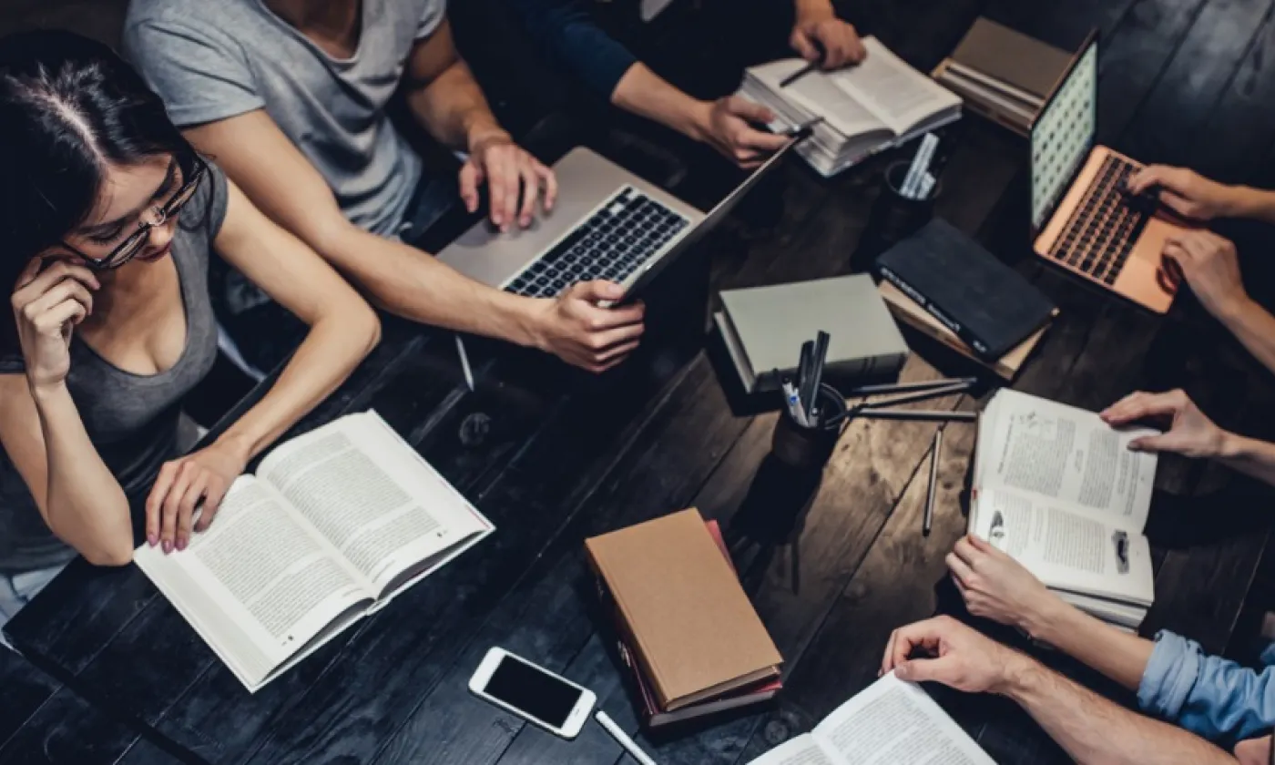 L'année académique vient de commencer, et certains étudiants de part et d’autre de Suisse romande ont choisi de se lancer dans des études de théologie. Quelles sont leurs motivations à suivre ce cursus? IStock