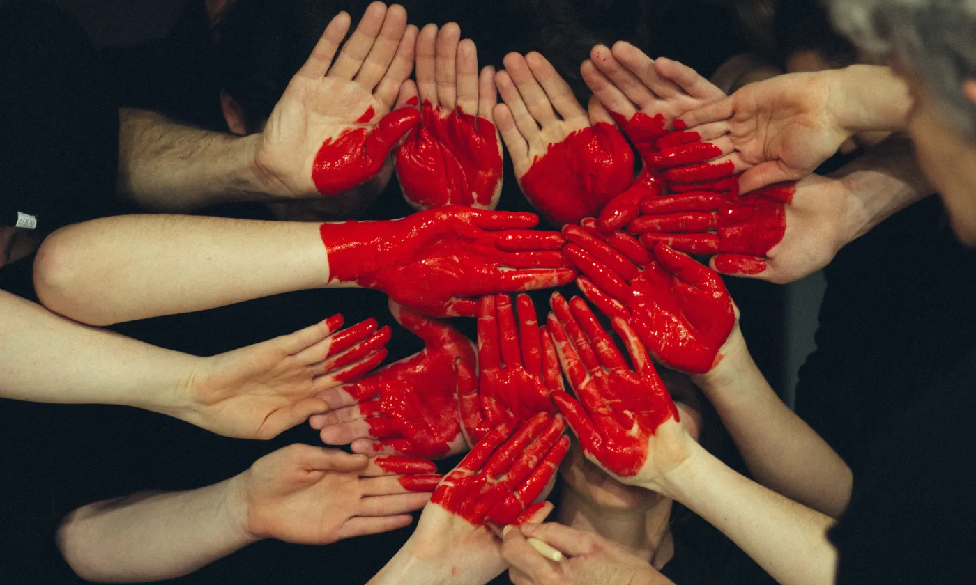 La solidarité, au cœur de la mission de l’Église. © Tim Marshall – unsplash